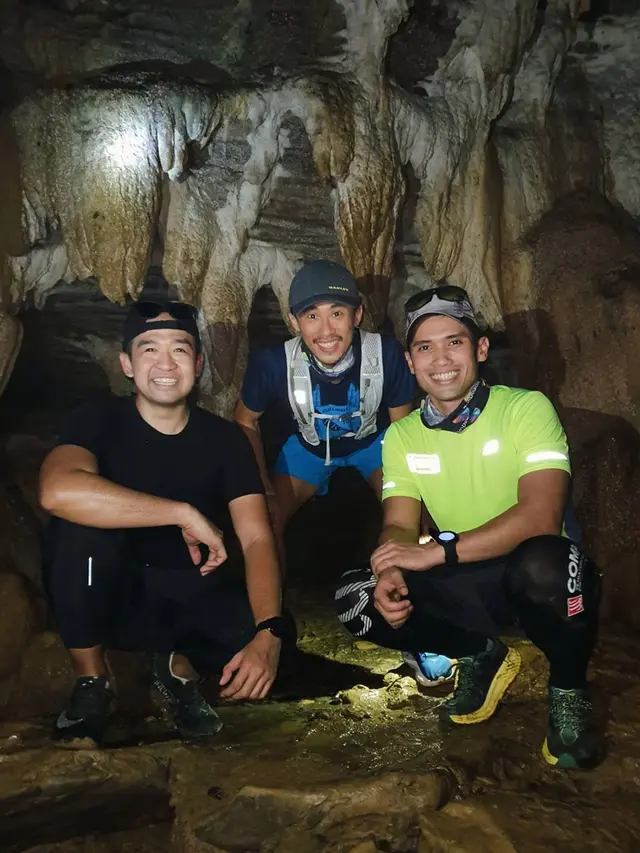 7 Momen Dian Sastrowardoyo, Luna Maya dan Ayu Dewi Trekking Bareng di Bogor
