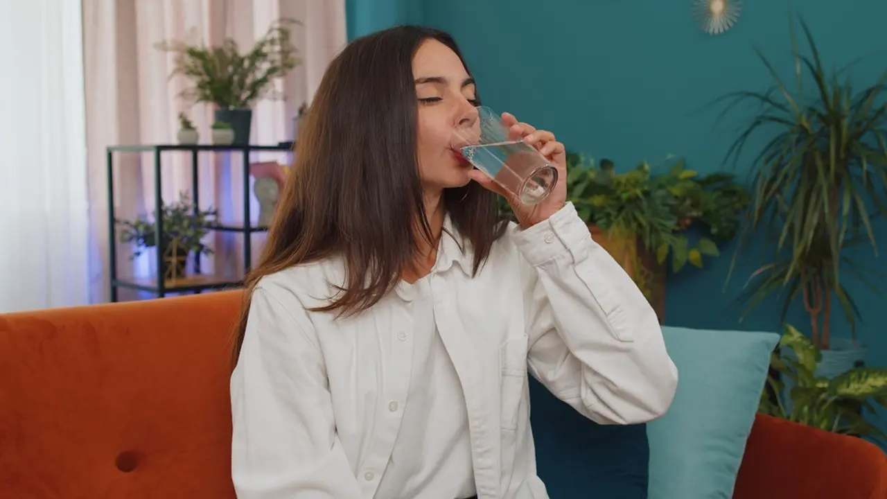 Wajib Dicoba! 3 Kebiasaan Minum untuk Tingkatkan Kualitas Tidur Lebih Baik