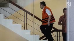 Terdakwa kasus korupsi e-KTP Setya Novanto, saat di dalam gedung Komisi Pemberantasan Korupsi (KPK), Jakarta, Jumat (22/12). Setnov menjalani pemeriksaan bersama putra sulungnya Rheza Herwindo. (Liputan6.com/Faizal Fanani)