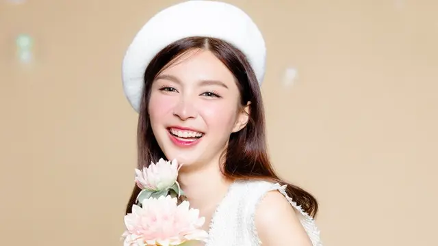 tertawa tersenyum cantik