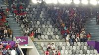 Ratusan kursi di tribune bagian tenggara dan timur laut Istora Senayan, Rabu (22/8/2018), masih kosong. (Bola.com/Zulfirdaus Harahap)