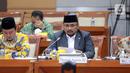 Menteri Agama Yaqut Cholil Qoumas (tengah) saat rapat kerja dengan Komisi VIII DPR RI di Gedung Parlemen, Jakarta, Kamis (19/1/2023). Rapat kerja membahas kinerja penyelenggaraan ibadah Haji. (Liputan6.com/Faizal Fanani)