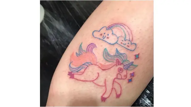 Tak Bisa Gambar Wanita Ini Malah Jadi Seniman Tatto, Hasilnya Tak Disangka