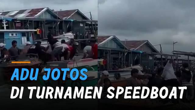 Sejumlah pria saling adu jotos saat turnamen Race Speedboat. Kejadian itu terjadi di Kota Tarakan, Kalimantan Utara.