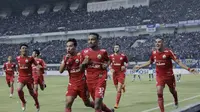 Pemain Persija Jakarta merayakan gol yang dicetak oleh Rohit Chand ke gawang Persib Bandung pada laga Liga 1 di Stadion GBLA, Jawa Barat, Minggu (23/9/2018). Persib menang 3-2 atas Persija. (Bola.com/M Iqbal Ichsan)