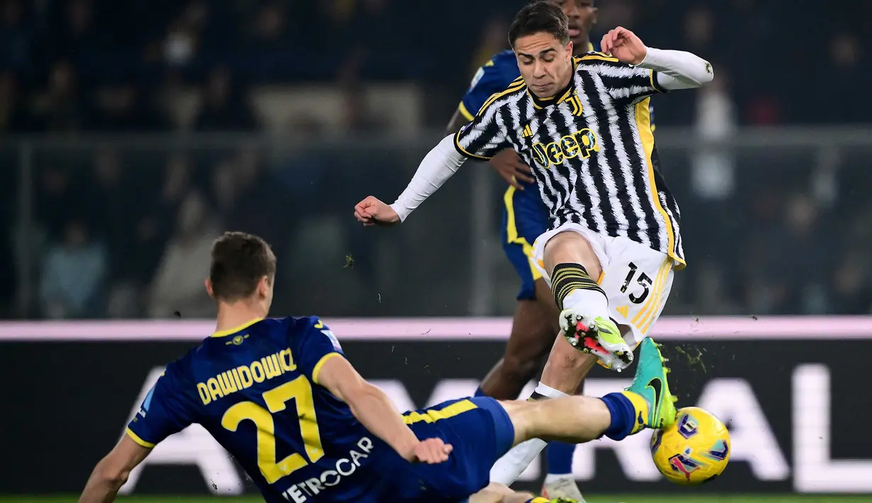 Bahkan, tim tuan rumah mampu membuat repot line pertahanan Juventus. (MARCO BERTORELLO/AFP)