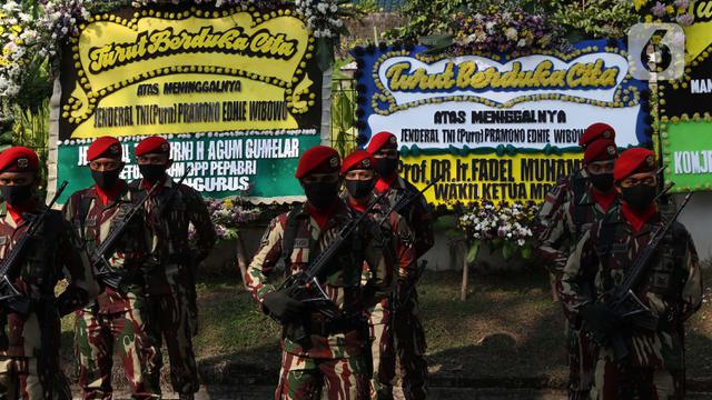FOTO: Karangan Bunga Hiasi Area Rumah Duka Almarhum Pramono Edhie Wibowo
