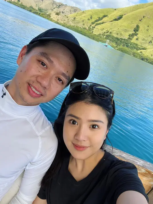 Valencia Tanoesoedibjo resmi menikah dengan pebulu tangkis Indonesia Kevin Sanjaya pada bulan Maret lalu. Tepatnya pada tanggal 23 Maret 2023, Valencia menikah dengan Kevin dalam acara intim di Paris. Foto: Instagram.