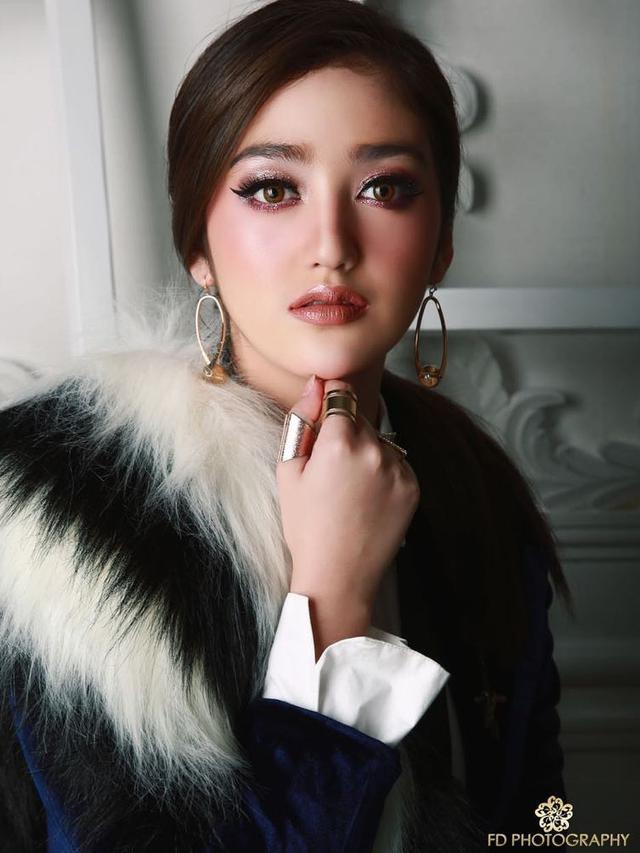 Suka Tampil Natural, Ini 7 Potret Ranty Maria dengan Makeup Tebal