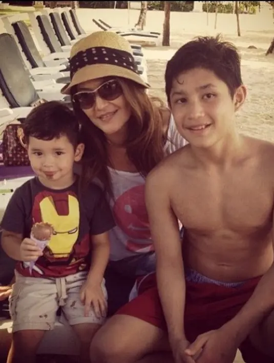 Lihat betapa imutnya Teuku Rassya saat berlibur dengan Tamara Bleszynski dan sang adik, Kenzou. (Foto: instagram.com/teukurassya)