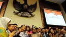 Oesman Sapta (tengah) saat terpilih sebagai calon pimpinan MPR dari unsur DPD melalui mekanisme voting, Jakarta, (6/10/14). (Liputan6.com/Andrian M Tunay)