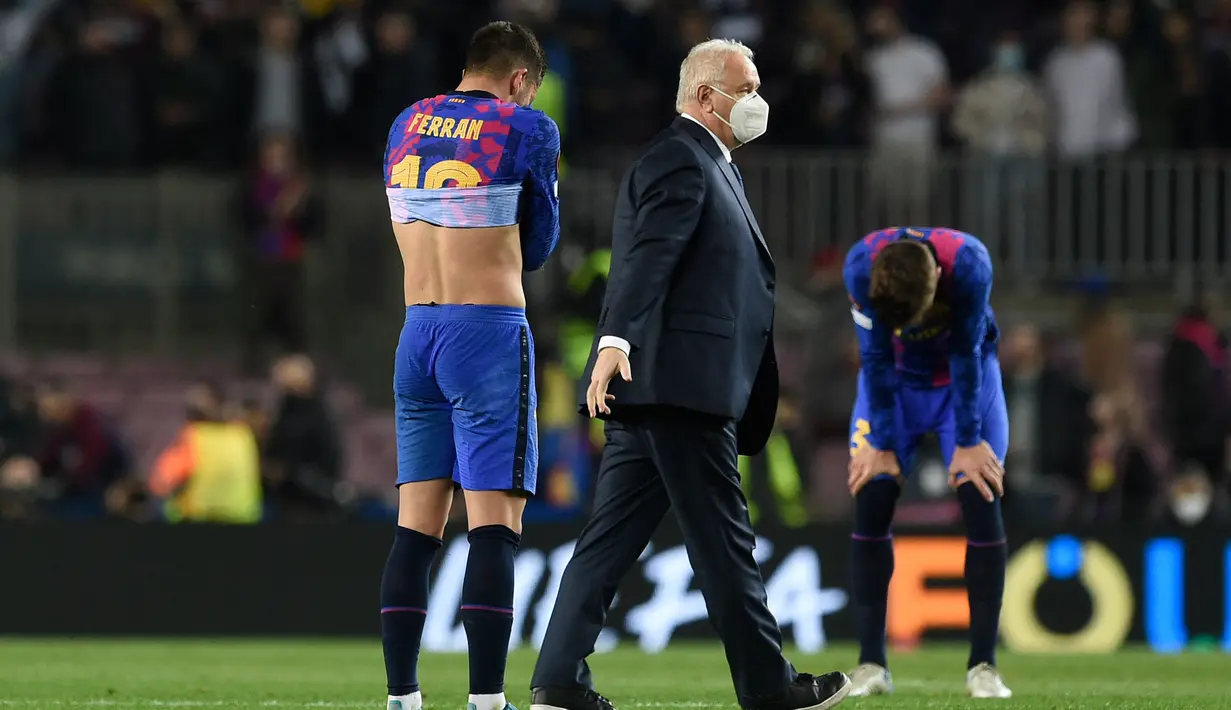 Barcelona dan Napoli akan kembali berhadapan di leg kedua play-off babak 16 besar Liga Europa di Stadio San Paolo, Jumat 25 Februari 2022. (AFP/Lluis Gene)