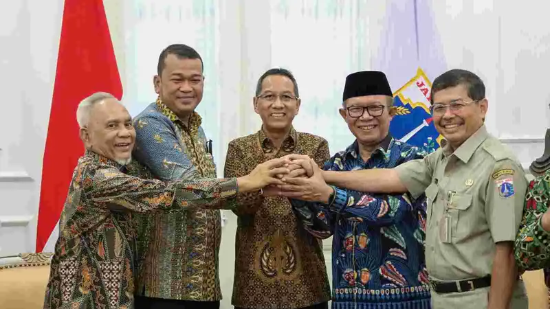 Pj Gubernur DKI Heru Budi Hartono bersama Sekda Marullah Matali menemui dua kelompok Bamus Betawi
