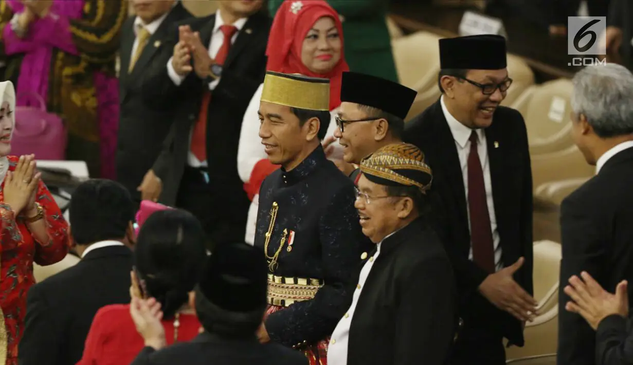 Presiden Joko Widodo (Jokowi) dan Wakil Presiden Jusuf Kalla pada Sidang Tahunan MPR di kompleks Parlemen, Senayan, Jakarta, Rabu (16/8). Sidang tersebut beragendakan mendengar pidato Presiden Joko Widodo selaku Kepala Negara. (Liputan6.com/Johan Tallo)