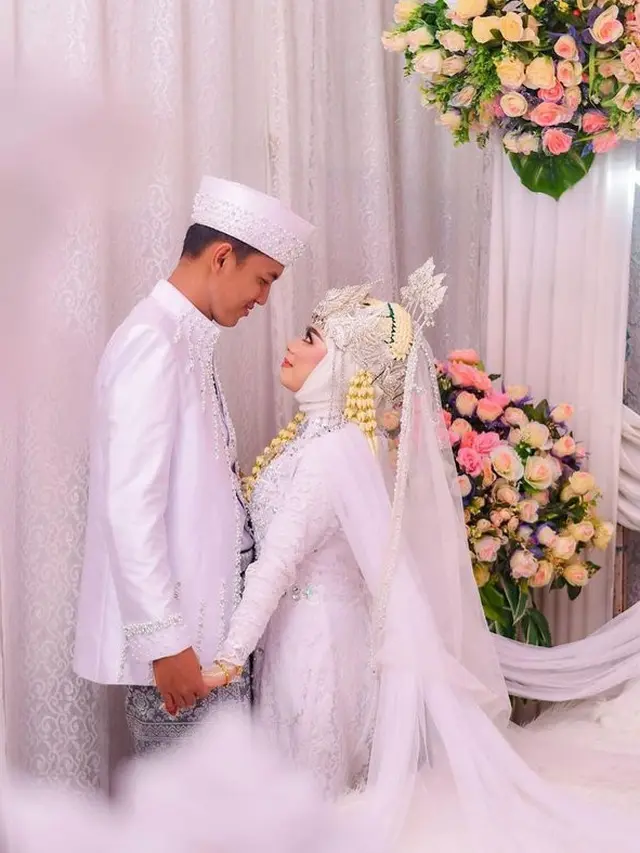 6 Potret Pernikahan Ayudia LIDA Bernuansa Serba Putih, Penuh Kebahagiaan