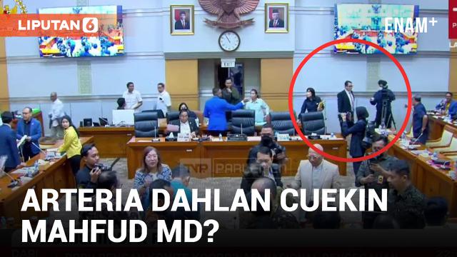 Arteria Dahlan Sengaja Tidak Salaman dengan Mahfud MD?
