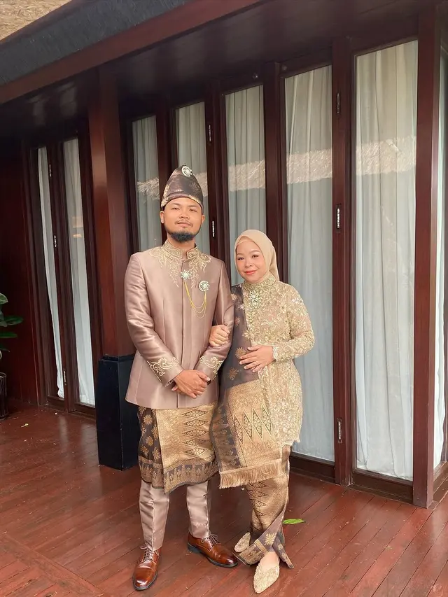 6 Potret Keluarga Angga Yunanda dan Shenina di Akad Nikah, Berbusana Cokelat Elegan