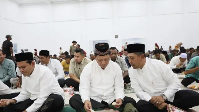 Tito Karnavian Buka Puasa Bersama Masyarakat Pidie Jaya, Tegaskan Percepatan Infrastruktur dan Hunian Tetap