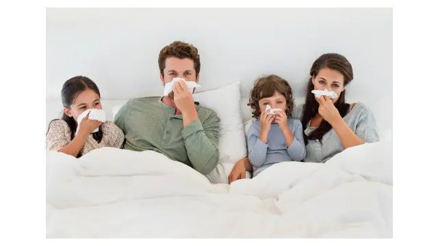 Penularan virus influenza sangat mudah terjadi. Hanya dengan percikan ludah saat bersin lewat udara, orang yang sehat bisa tertular flu. Terlebih ketika ada anggota keluarga di rumah yang terkena flu, potensi anggota keluarga tertular pun besar.