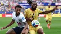 Bek Inggris bernomor punggung 24, Reece James (kiri), berebut bola dengan penyerang Ghana bernomor punggung 11, Antoine Semenyo, selama pertandingan Grup L Piala Dunia 2026 antara Inggris dan Ghana di Stadion Boston di Foxborough pada 23 Juni 2026. (FRANCK FIFE AFP)