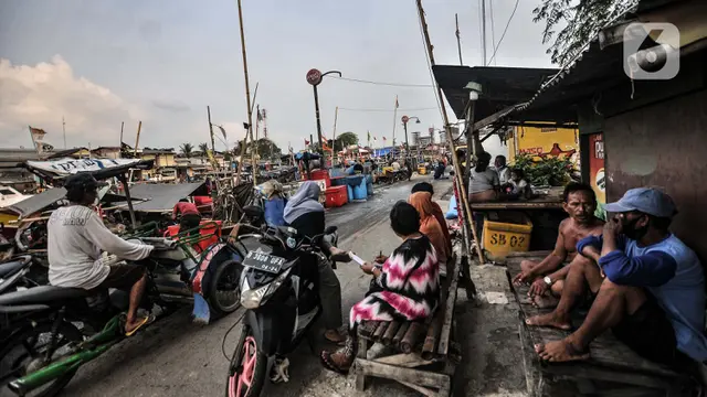 Bahaya Sampah Laut di Kampung Nelayan
