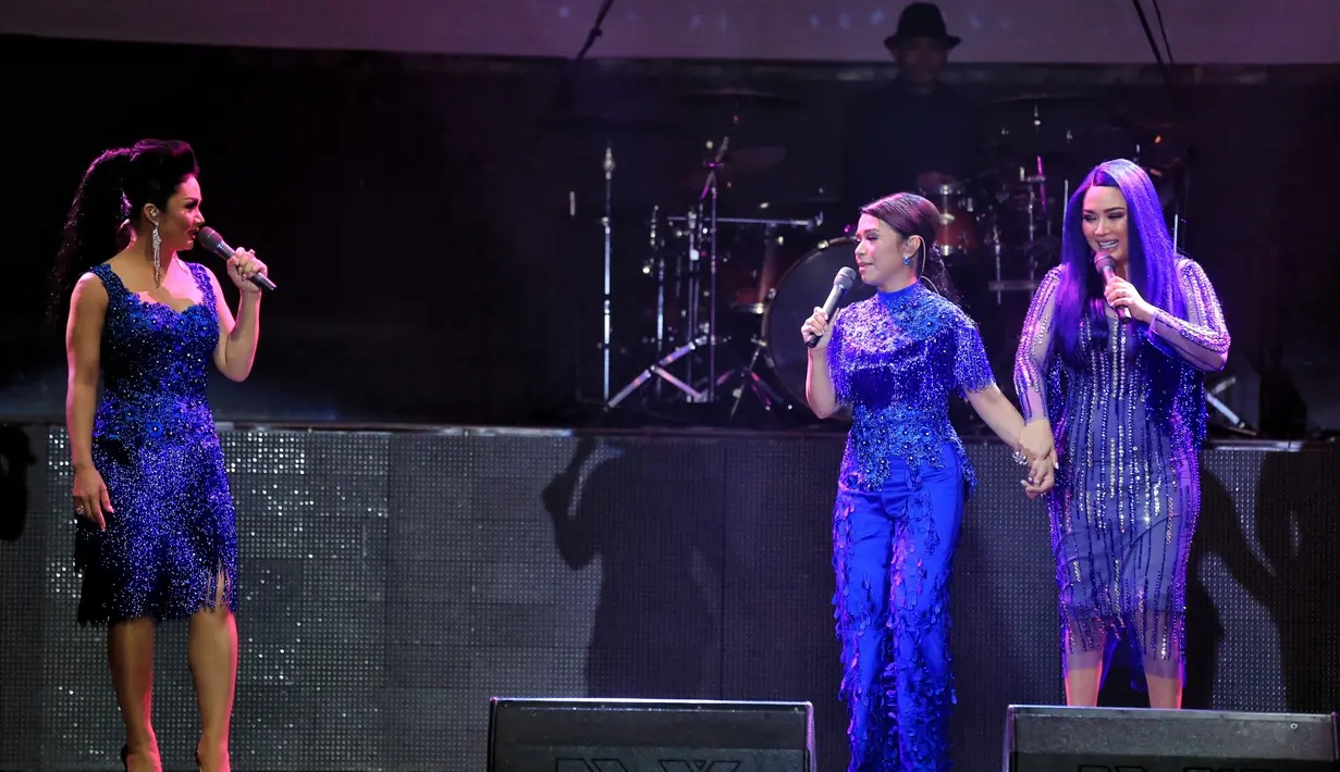 "Yaampun, anak 12 tahun nyanyi soal Burung malam-malam, astaga," celetuk Titi DJ membalas, diikuti gelak tawa seluruh penonton yang hadir. (Adrian Putra/Bintang.com)