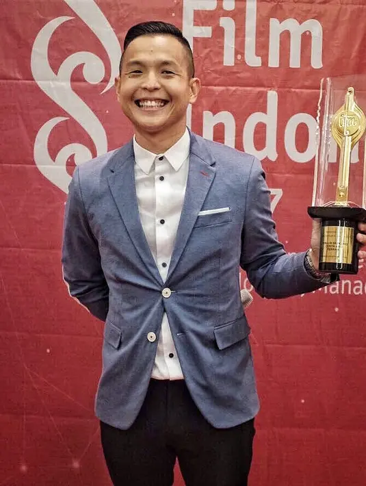 “Awalnya gue pikir mereka enggak akan mau jadi pasangan yang mau bercerai. Tapi karena saking mereka enggak insecure sama sekali, buat mereka itu komedi-komedi saja, ya sudah mereka mau," kata Ernest . (Instagram/ernestprakasa)