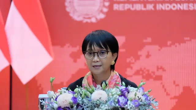 Menteri Luar Negeri Indonesia, Retno Marsudi, saat menghadiri press briefing yang digelar secara virtual pada Kamis (23/7/2020) oleh Kementerian Luar Negeri RI. (Photo credit: Kementerian Luar Negeri RI).