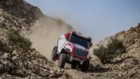 Ikut Reli Dakar 2026, Hino Buktikan Ketangguhan Truk Medium Duty 600 Series