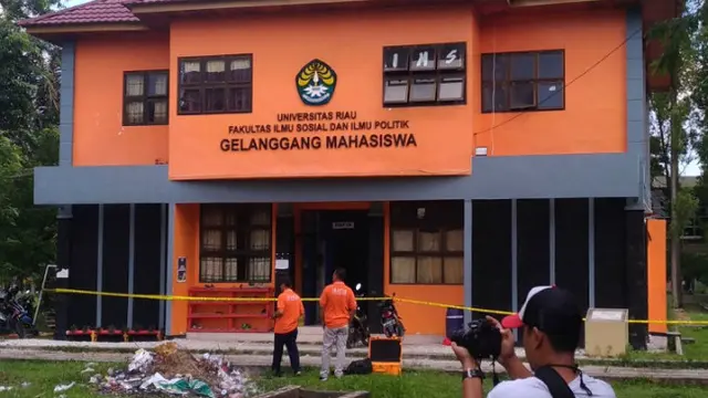 Densus 88 Geledah BEM FISIP Universitas Riau