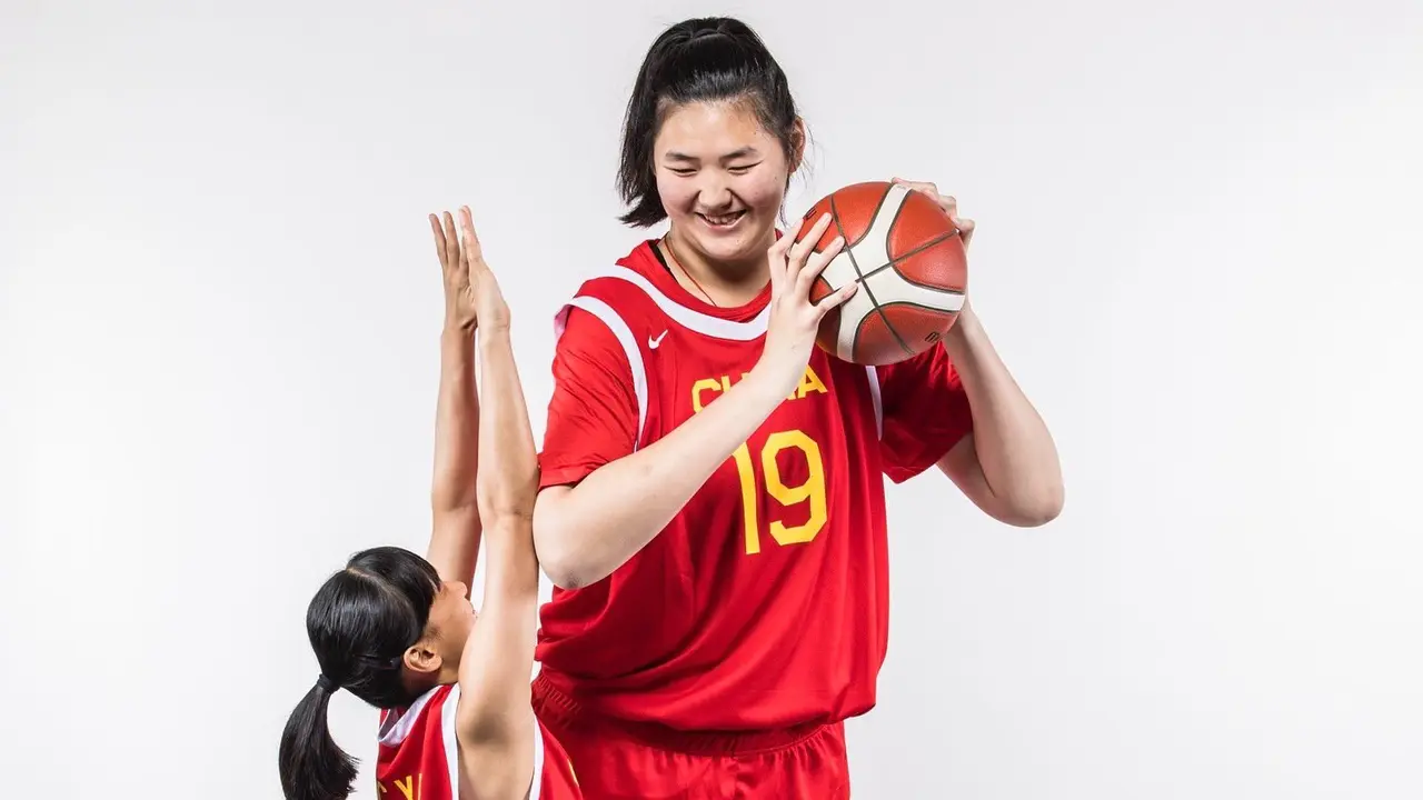 Fakta Tentang Zhang Ziyu, Pemain Basket Wanita Asal China Viral Karena Miliki Tinggi Badan Mencapai 220 Cm