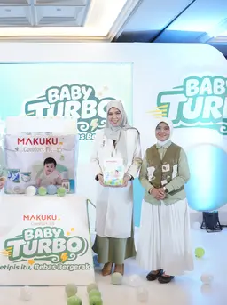 Prof. Dr. dr. Rini Sekartini, Sp.A(K), Dokter Spesialis Anak Konsultan Tumbuh Kembang dan Shania Junianatha turut hadir dalam acara peluncuran popok MAKUKU Comfort Fit.