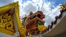 Kepala naga terlihat di atas kuil Buddha Wat Samphran (Kuil Naga) di Nakhon Pathom, sekitar 40 km sebelah barat Bangkok pada 11 September 2020. Kuil Buddha ini menjadi salah satu destinasi wisata di Thailand karena memiliki arsitektur menakjubkan. (Photo by Mladen ANTONOV / AFP)