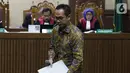 Terdakwa kasus dugaan korupsi terkait pengadaan alat kesehatan di Pemprov Banten dan Pemkot Tangerang Selatan serta Tindak Pidana Pencucian Uang, Tubagus Chaeri Wardana saat menjalani sidang pembacaan dakwaan di Pengadilan Tipikor, Jakarta, Kamis (31/10/2019). (Liputan6.com/Helmi Fithriansyah)