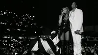 Blus Terbuka, Payudara Beyonce Menyembul di Atas Panggung 