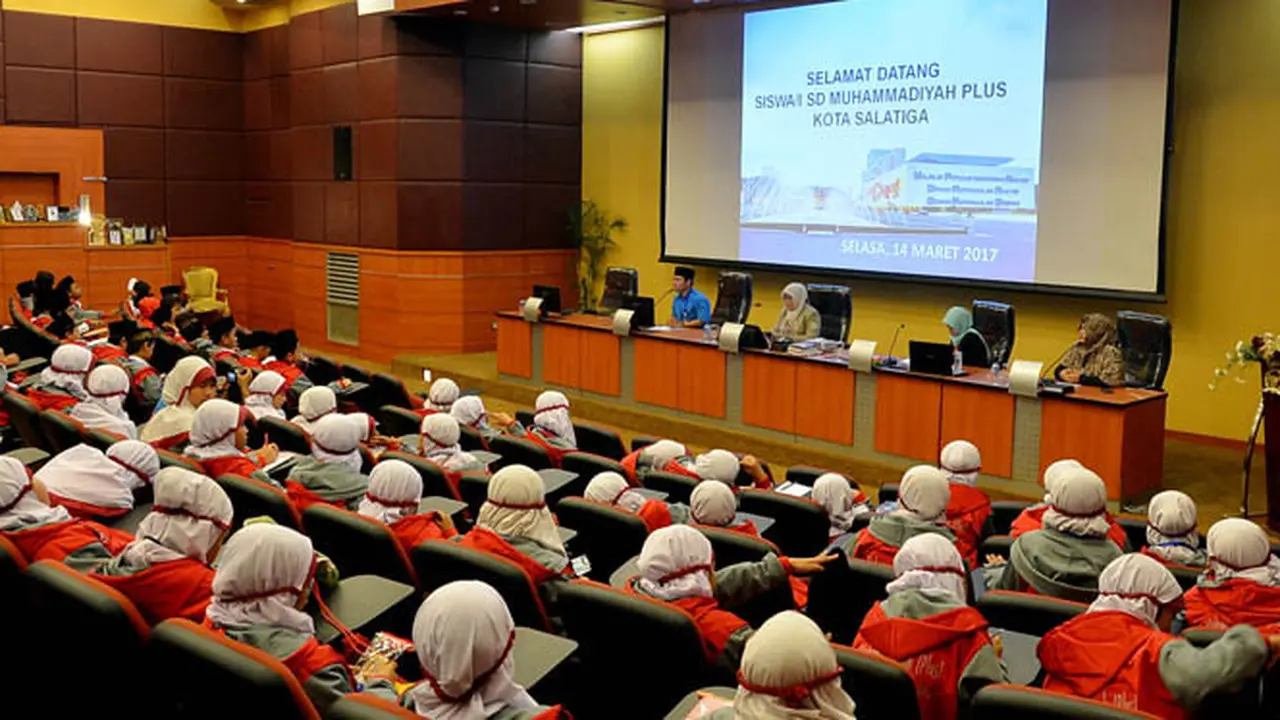 Dihadapan Siswa SD, Humas DPR Ajarkan Pendidikan Politik