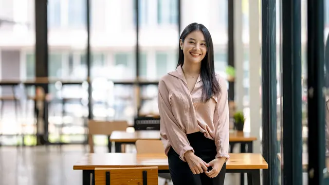 wanita april pilihan