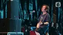 Personel Jamrud beraksi dalam konser musik The 90's Festival di Jakarta, Sabtu (23/11/2019). Ada delapan lagu yang dibawakan Jamrud 90’s Festival Day 1, diantaranya Surti Tejo, Pelangi di Matamu, Selamat Ulang Tahun, dan ditutup dengan lagu Putri. (Liputan6.com/Herman Zakharia)