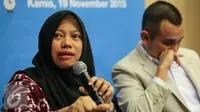 Titi Anggraini, Direktur Eksekutif Perkumpulan untuk Pemilu dan Demokrasi (Perludem) (kiri) hadir saat diskusi publik di kawasan Jakarta, Kamis (19/11/2015). (Liputan6.com/Faizal Fanani)