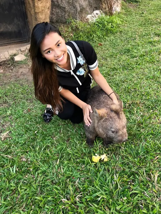 Banyak spekulasi terkait hubungan asmara yang telah terjalin beberapa tahun itu. Bahkan, ada yang menyebut isu putus cintanya hanya sebagai sensasi. (Instagram/aurelie.hermansyah)
