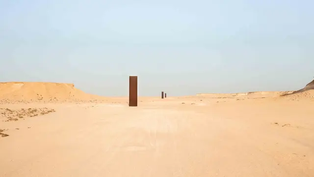 Ilustrasi East-West/West-East, Qatar