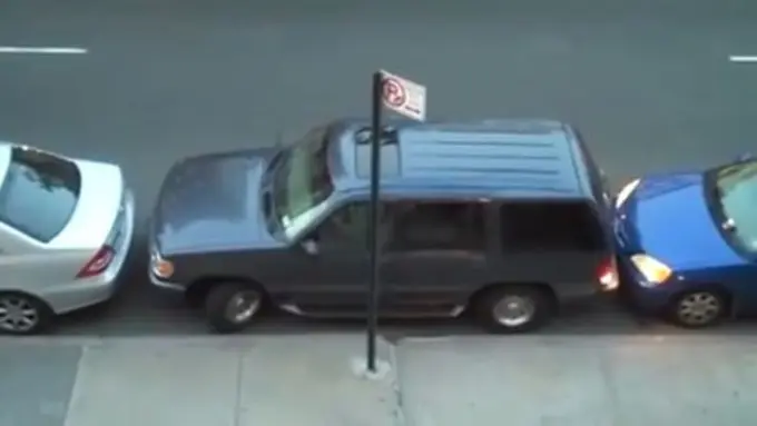 Gigih! Orang Ini Berhasil Keluar dari Jebakan Parkir Menyebalkan