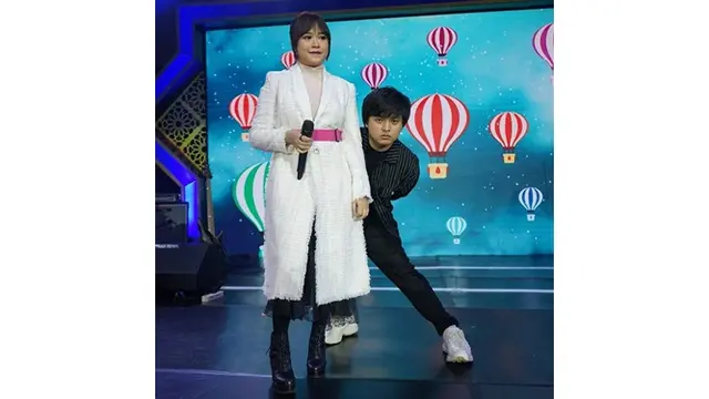 Kembali Duet, Ini 7 Potret Akrabnya Brisia Jodie dan Arsy Widianto