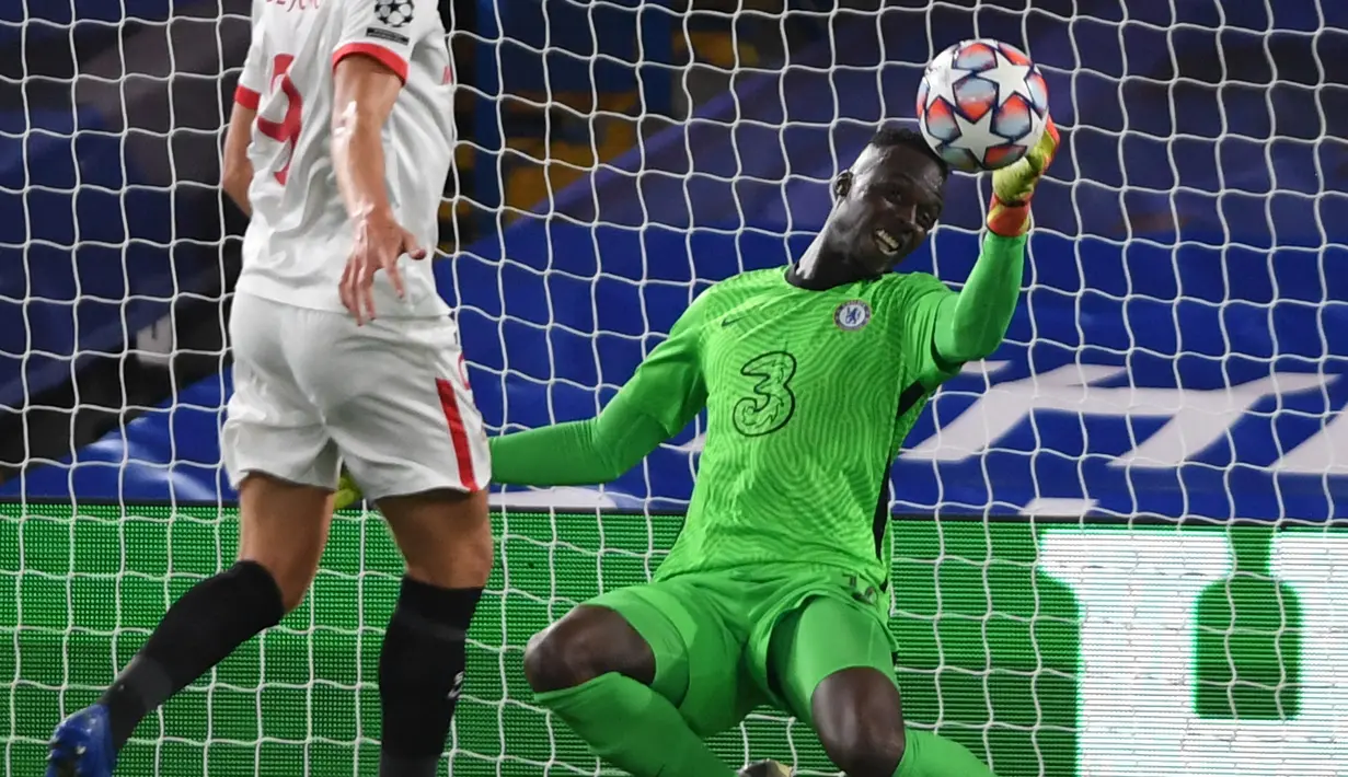 Meski baru bergabung dengan klub, Mendy langsung didapuk sebagai kiper utama Chelsea. Ia menggantikan Kepa Arrizabalaga yang performanya sangat mengecewakan. (Foto: AFP/Pool/Mike Hewitt)
