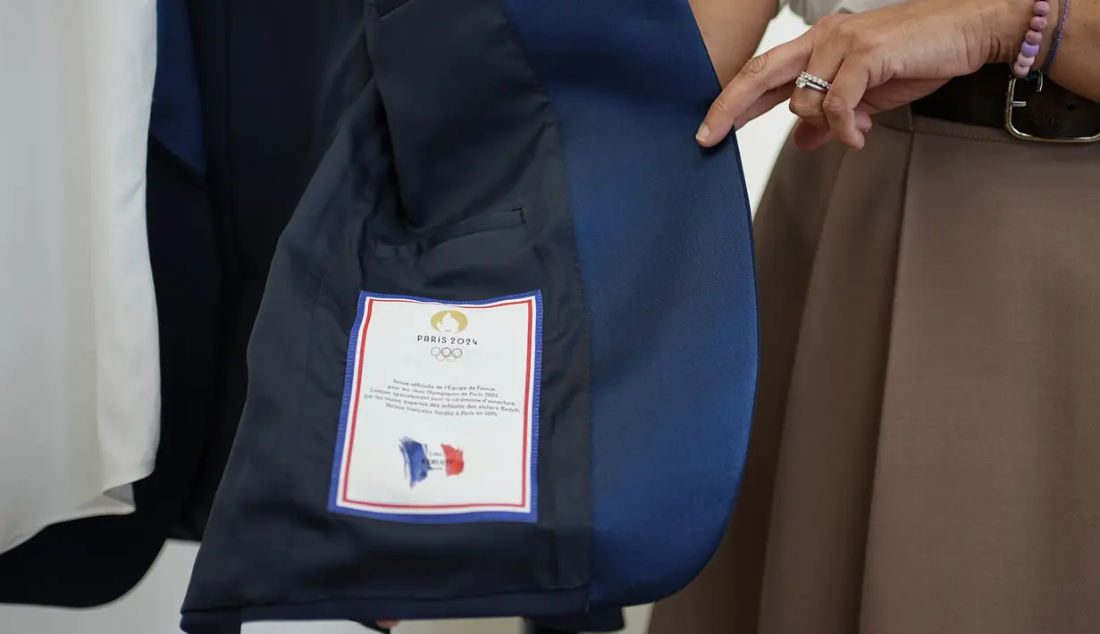 Logo tim Olimpiade dan Paralimpiade akan hadir di pakaian, tetapi tidak dengan cara yang mencolok. (AP Photo/Laurent Cipriani)