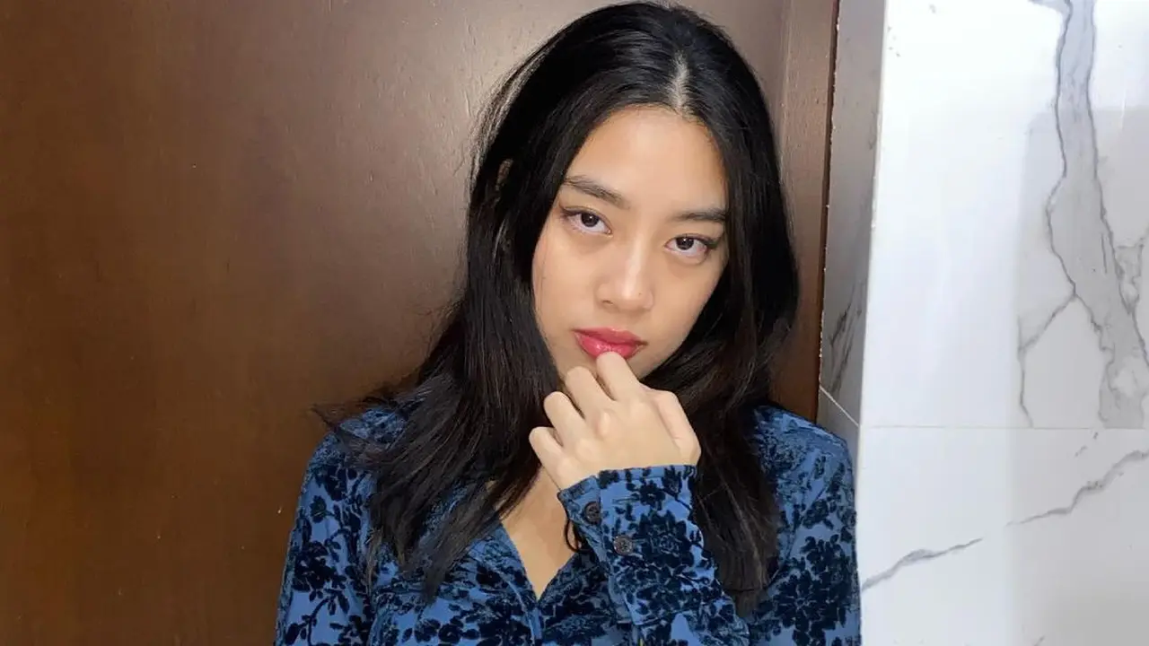 7 Potret Terbaru Mezzaluna, Putri Bimbim Slank yang Kini Rilis Single Baru