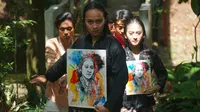 Sejumlah penari yang berasal dari Sanggar Bongkeng Arts Space menggelar aksi menari tujuh jam untuk memperingati Hari Kartini di Taman Hutan Raya (Tahura) Ir Djuanda, Kabupaten Bandung, Rabu (21/4/2021). (Liputan6.com/Huyogo Simbolon)