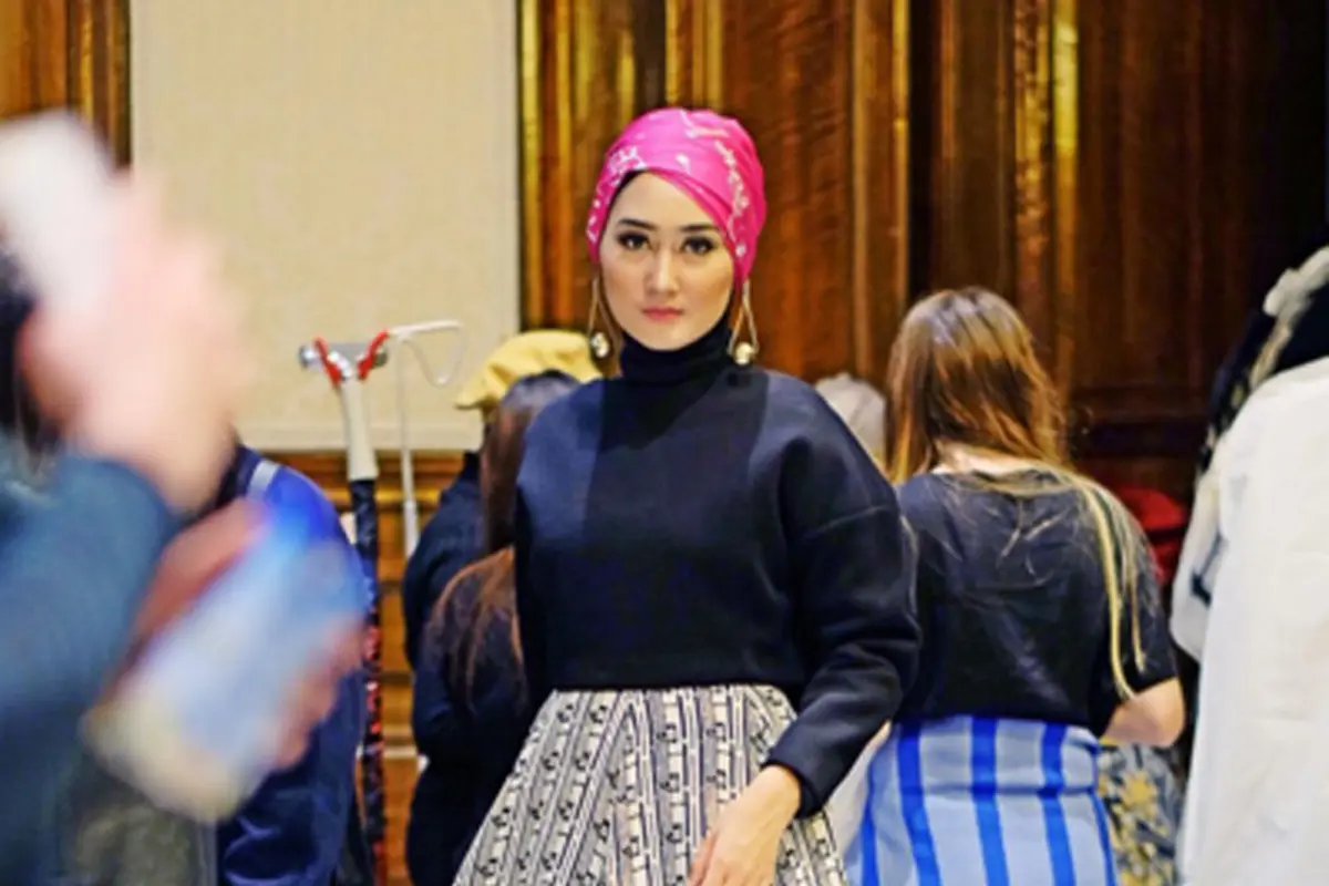 [Bintang] Suksesnya Dian Pelangi di Dunia Fesyen Hijab Kancah Dunia
