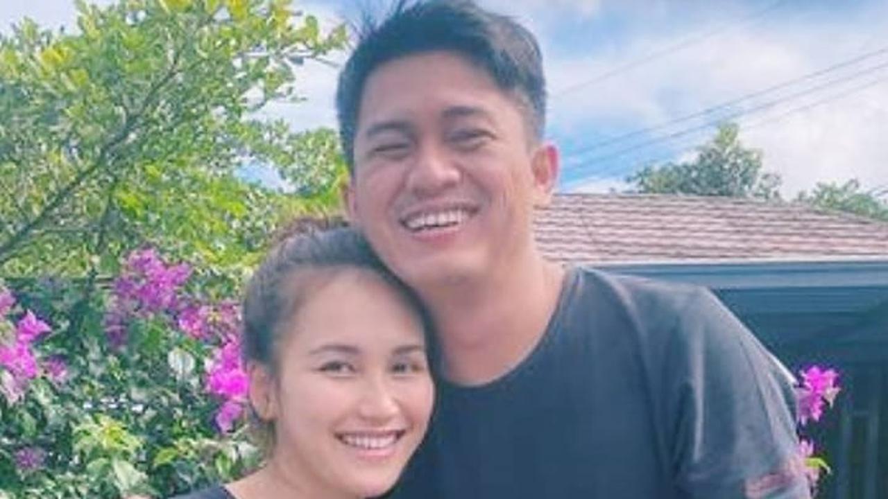 Makin Lengket, Ini 7 Potret Mesra Ayu Ting Ting dan Adit Jayusman
