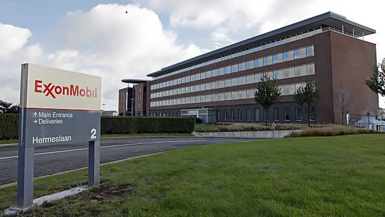 exxon-mobil-131115b.jpg